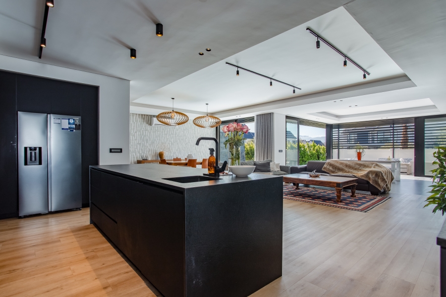 5 Bedroom Property for Sale in Val De Vie Estate Western Cape